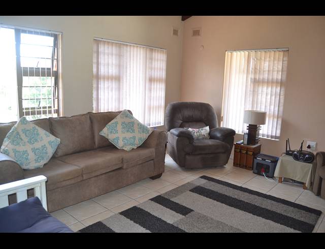 3 BEDROOM TOWNHOUSE FOR SALE IN SCOTTBURGH CENTRAL